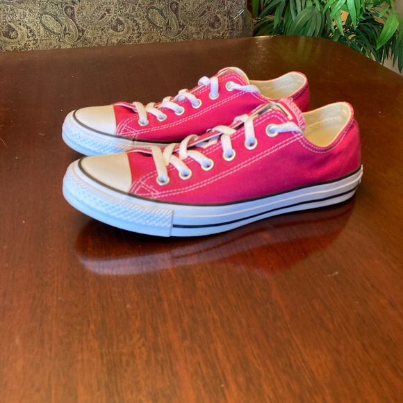 Converse All Star Cerise Pink Sneakers size women 9
Men 7in excellent condition - Picture 2 of 8